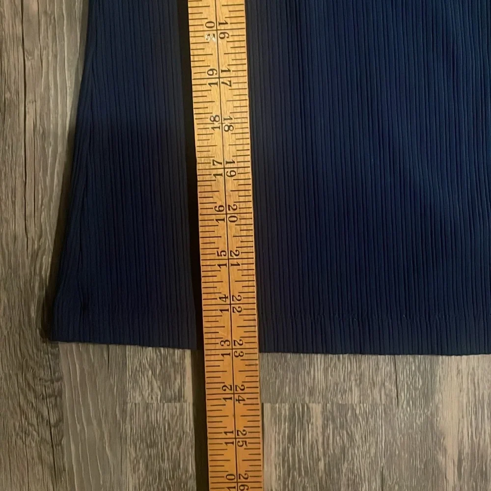 SPANX Stretch Rib
Scoop Neck Tank navy / medium NWOT - Picture 7 of 8